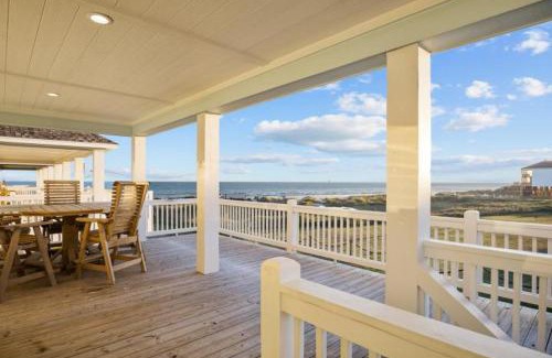 Crystal Beach Maison | Luxury 3BR Beach Cabin w Gulf Views and Soaking Tub
