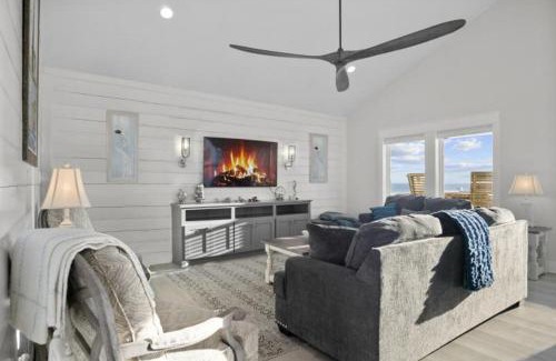 Crystal Beach Maison | Luxury 3BR Beach Cabin w Gulf Views and Soaking Tub