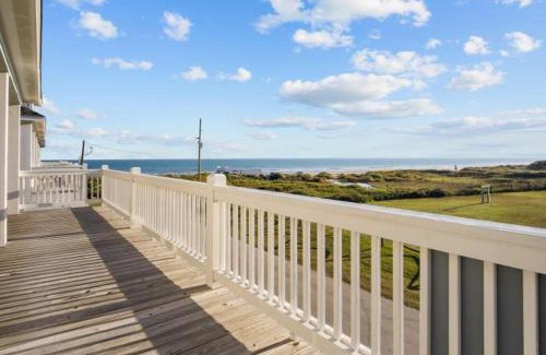 Crystal Beach Maison | Luxury 3BR Beach Cabin w Gulf Views and Soaking Tub