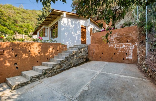 El Santuario Cabine | Luxury 3BR Cabin, Lakeview in Valle de Bravo
