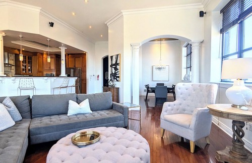 Central Business District Copropriété | Luxury 3BR Downtown Kalamazoo Penthouse + Private Parking & Walkable