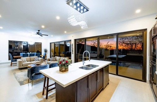 Playa Hermosa Maison | Brand New Luxury 3 bedroom Home, Walking distance to Hermosa Beach