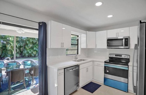 Delray Beach Maison | Luxury 3BR Home w/Private Pool and Game Room