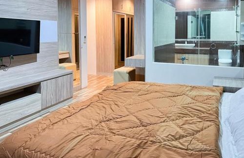 Bangka Appartement | Luxury 3BR Kemang Village Netflix, WiFi, Pool