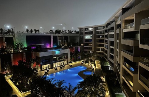 Heliopolis Appartement | Luxury 3BR Pool View Near Airport!