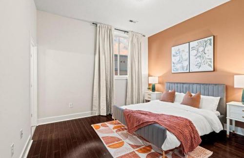 Fairmount Appartement | Luxury 3BR Rooftop Retreat , Walk to MET and Metro! Free Parking