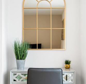 Horley Maison | Luxury 4 Bed home for Groups and Families - Driveway-Garden-Gatwick Horley