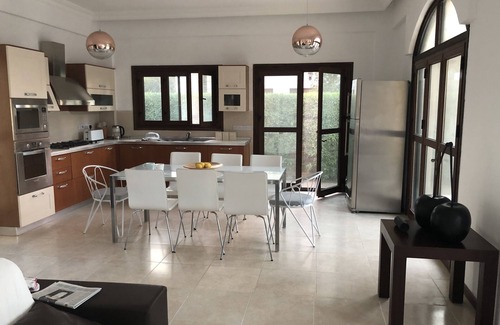 Kyrenia District Maison | Villa méditerranéenne de luxe avec 4 chambres et 3 salles de bains à Lapta à quelques minutes de la mer