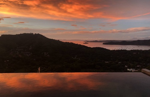 Coco Maison | Luxury 4 Bedroom Oceanview Villa w/breathtaking views : Gated Resort Community!