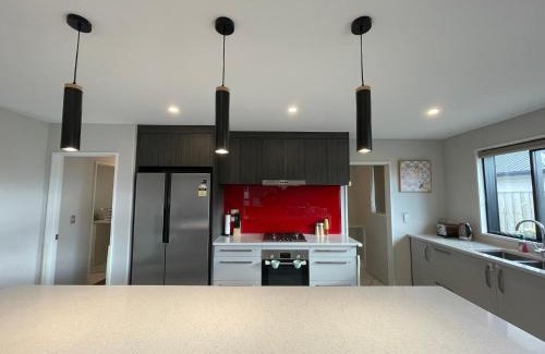 Lincoln Maison | Luxury 4 Bedroom Family Retreat