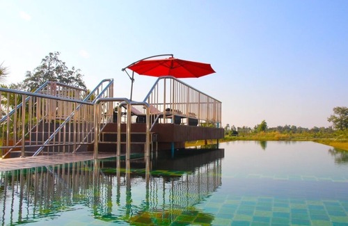 Udon Thani Villa | Villa de luxe avec 4 chambres et piscine entièrement équipée, nichée dans les rizières d'Isan