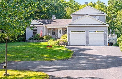 Fortunes Rocks Maison | Luxury 4 bedroom house in Biddeford, walk to Fortunes Rock Beach, private pool.