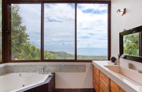 Dominicalito Maison | Luxury 4-bedroom Ocean View Home in Dominical