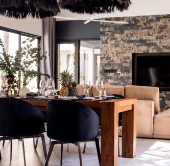 Bang Tao Villa | Luxury 4 Bedroom Villa 1 Minute from Laguna Phuket