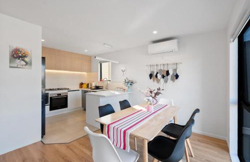 Sunnynook Villa | Luxury 4 BR Retreat 4 bath with 3 Master Suites and Kids' Playroom