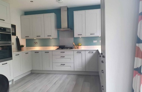 Luton Maison | Luxury 4 - New Bedroom House