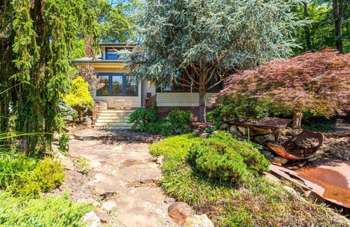 Five Points Maison | Luxury 4 or 5 room house close downtown Asheville - your own private retreat