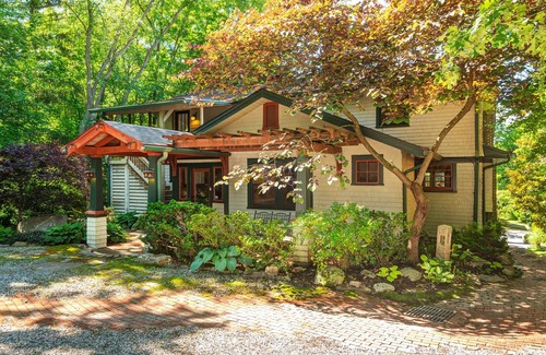 Five Points Maison | Luxury 4 or 5 room house close downtown Asheville - your own private retreat