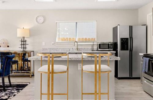 North San Antonio - SAT Maison | Luxury 4B Getaway near Airport Executive Suite
