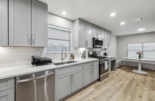 Westbury Maison | Luxury 4Bd 2Ba w Hot-Tub & Cinema Room - 14 guest