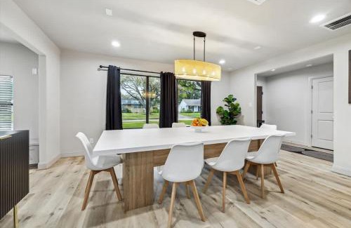 Westbury Maison | Luxury 4Bd 2Ba w Hot-Tub & Cinema Room - 14 guest
