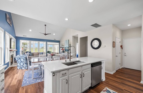 Ocean View Maison | Luxury 4BD Bear Trap Dunes Retreat! Townhome with Community Pool, Free WIFI, Golf, Beach Shuttle, Tennis and more!