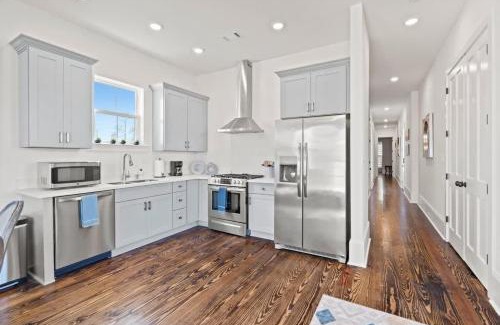 Dillard Maison | Luxury 4BD with Pool and off street parking