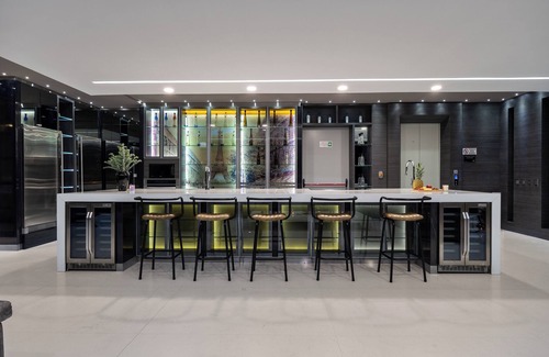 Popular Appartement | Luxury 2BR Glass Penthouse right in Lleras Park