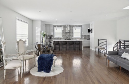 Southeast Maison | Luxury 4BR home 7 mins to US Capital, Rooftop deck, in Washington Free Parking