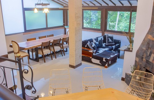 Los Naranjos Maison | Luxury 4BR house near el Tesoro- 10 min walk