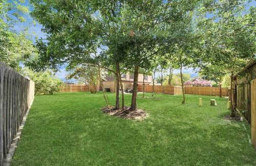 Barker Villa | Luxury 4BR Katy Home Sleeps 10 with Game Room and Large Fenced Yard