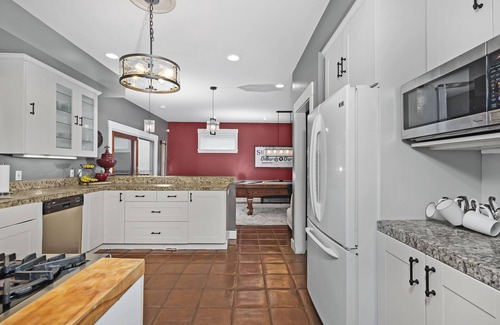 Crockett Maison | LUXURY 5 BEDROOM HOME WITH VIEWS OF THE BAY - SLEEPS 13