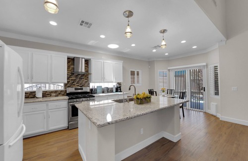 Spring Valley Maison | Luxury 5-bedroom house near to Strip