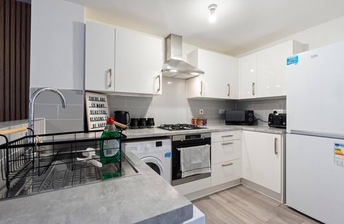 Birmingham City Centre Maison | Luxury 5 bedroom Townhouse with pool table and FREE Parking