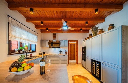 Hrboki Villa | Villa de luxe 5 étoiles avec piscine d'eau salée chauffée pouvant accueillir jusqu'à 12 personnes