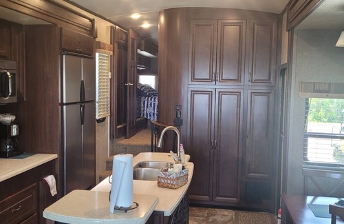 Oak Hill Maison | LUXURY 5TH WHEEL WITH FULL DECK directly on the water