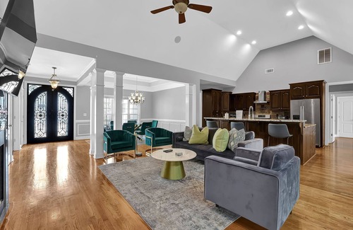 Fayetteville Maison | Luxury 6 bedroom pool, jacuzzi, theater room, game room