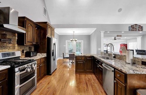 Fayetteville Maison | Luxury 6 bedroom pool, jacuzzi, theater room, game room