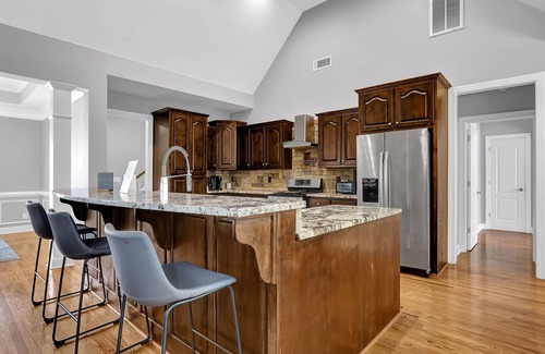 Fayetteville Maison | Luxury 6 bedroom pool, jacuzzi, theater room, game room