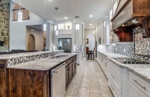 Little Elm Maison | Luxury 6 BR, 5.5 baths with fabulous outdoor kitchen and pool! Sleeps 14