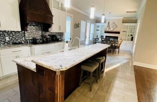 Little Elm Maison | Luxury 6 BR, 5.5 baths with fabulous outdoor kitchen and pool! Sleeps 14