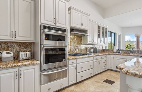 Pinnacle Peak Maison | 6BR Scottsdale Mansion on 2 Acres ~ Home Office, Hot Tub, Pickleball, Steam Room
