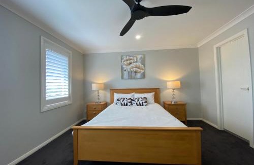 Gledswood Hills Maison | Luxury 7 Bedroom Home - Sleeps 16 Guests