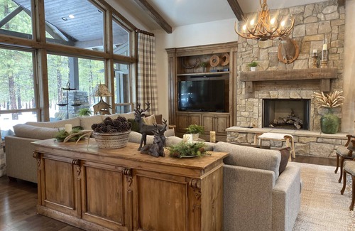 Sunriver Maison | Luxury 7 Br, 7.5 Ba Home. Great for Retreats and Family Gatherings!