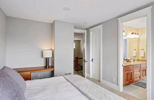 Plymouth Maison | Luxury 7400 sq.ft Stunning Home Theater/Sleeps 18+
