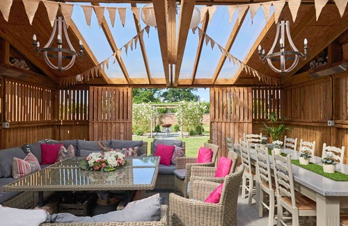 Horseman's Green Maison | Luxury 8 bedroom manor sleeping 23 guests