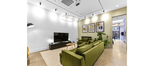 Seven Sisters Appartement | Luxury Abode: 5-Bed Haven Ideal for Big Groups!