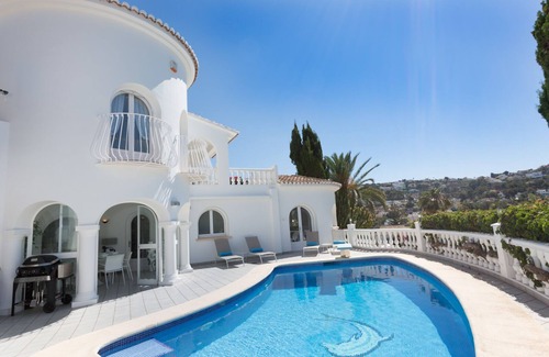 La Sabatera Villa | Luxury Air conditioned Villa with 3 bedroom suites