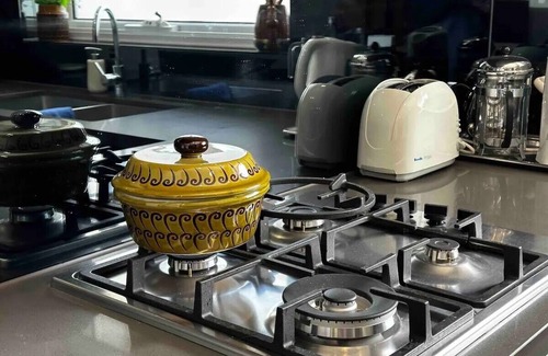 Kew Appartement | Luxury and grandeur with relaxing private courtyard