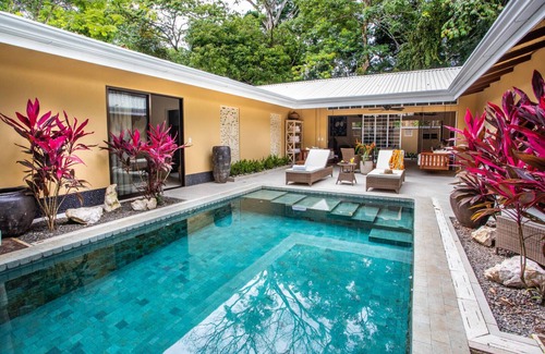 Manuel Antonio Maison | Luxury and Privacy 3 King Suites Central Location